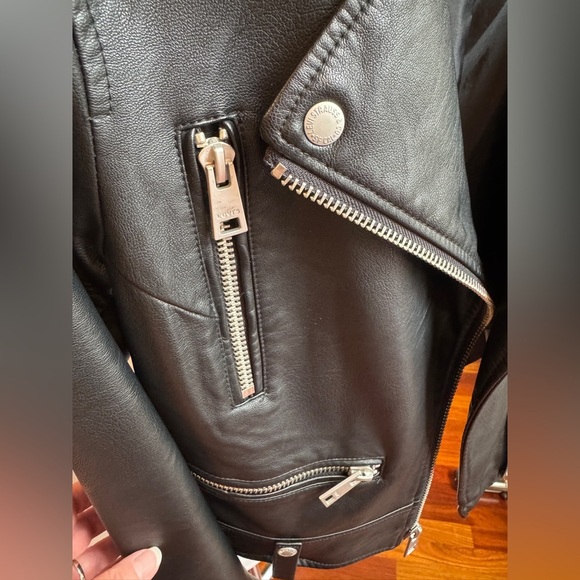 Levi’s Black Vegan Leather Moto Jacket XS Biker Motorcycle Zip Faux Leather - Picture 6 of 9
